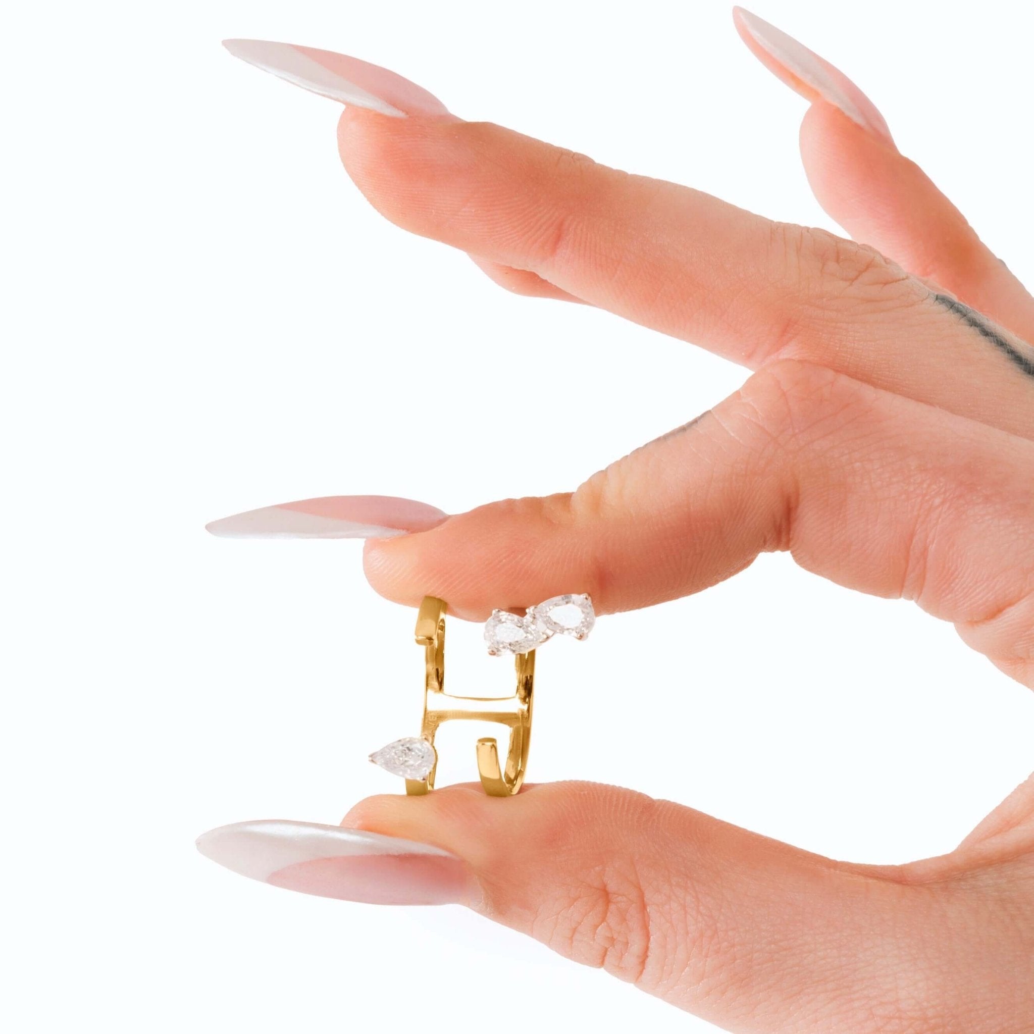 Anello con tre diamanti taglio a goccia in oro - NovaNavel