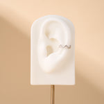 Orecchino ear cuff chevron bianco in argento - NovaNavel