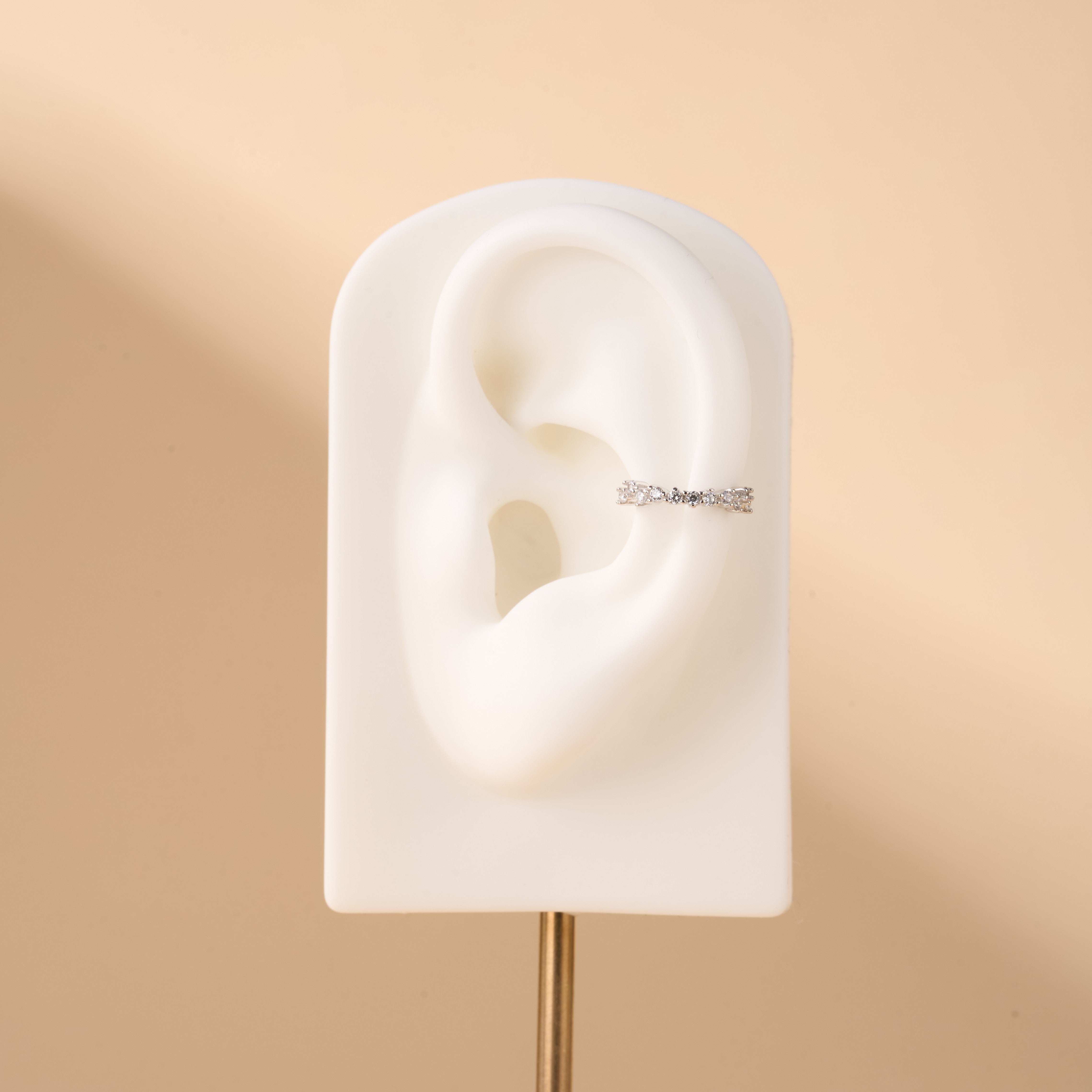 Orecchino ear cuff flash bianco in argento - NovaNavel