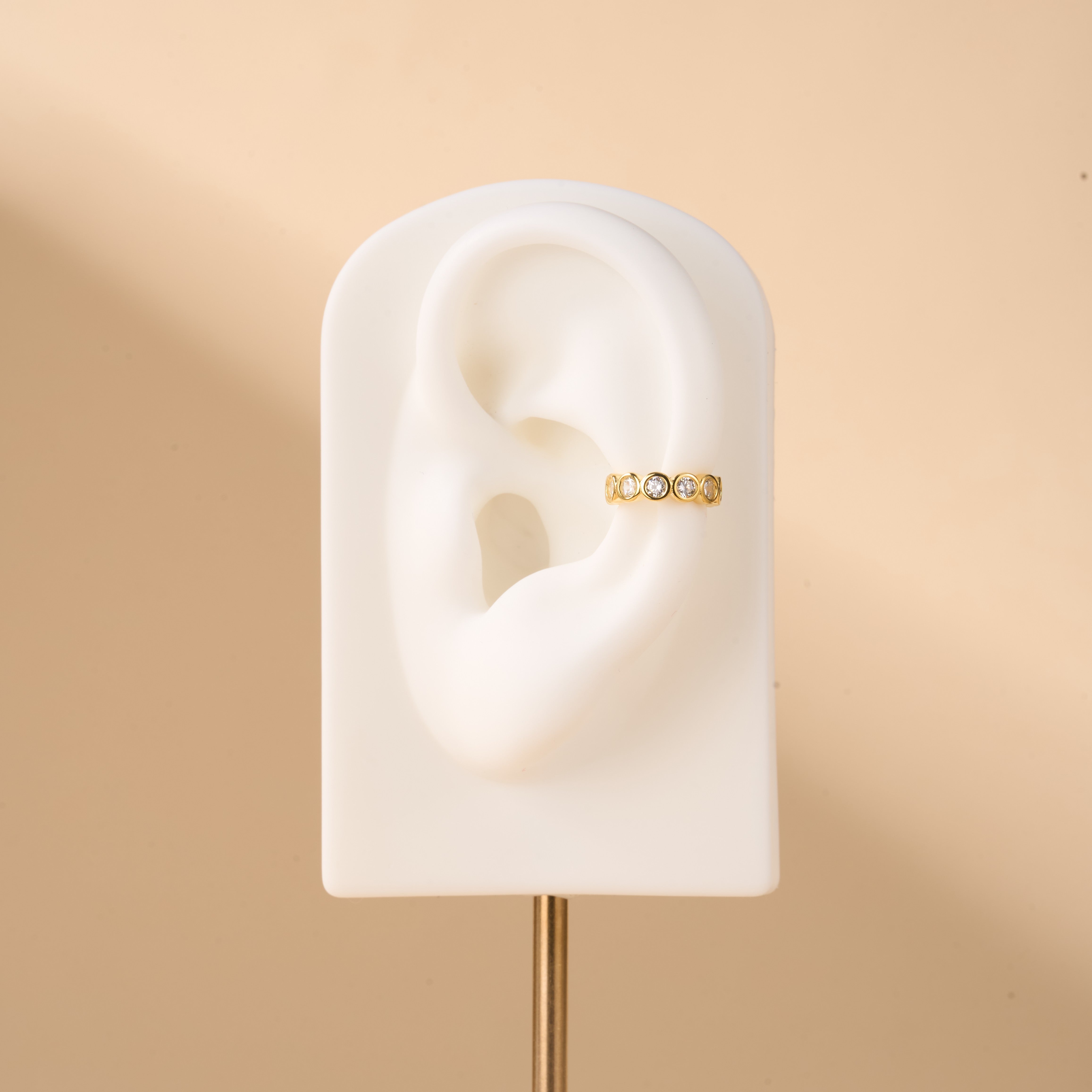 Orecchino ear cuff luce bianca in oro - NovaNavel