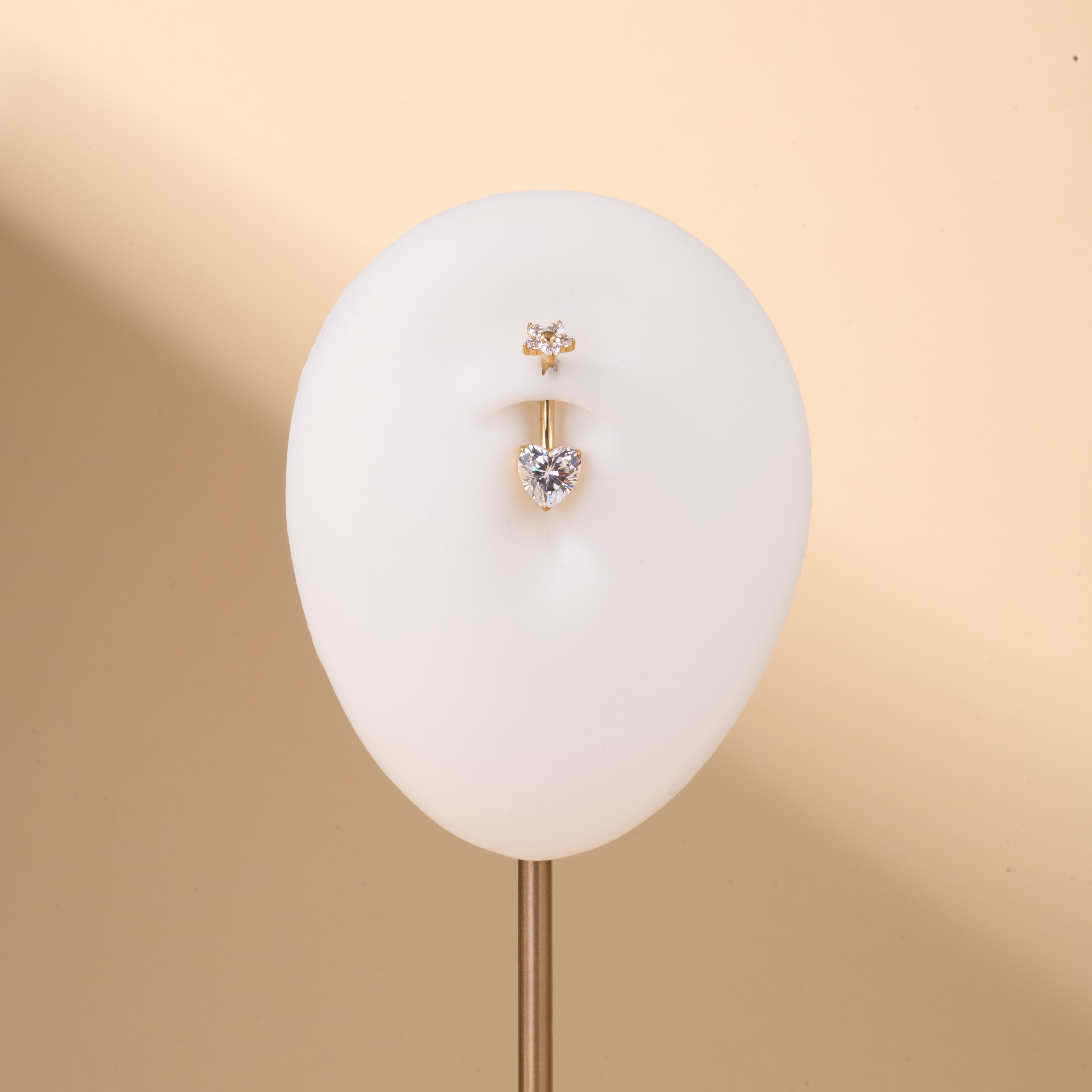 Piercing ombelico amore fiorito bianco in oro - NovaNavel®