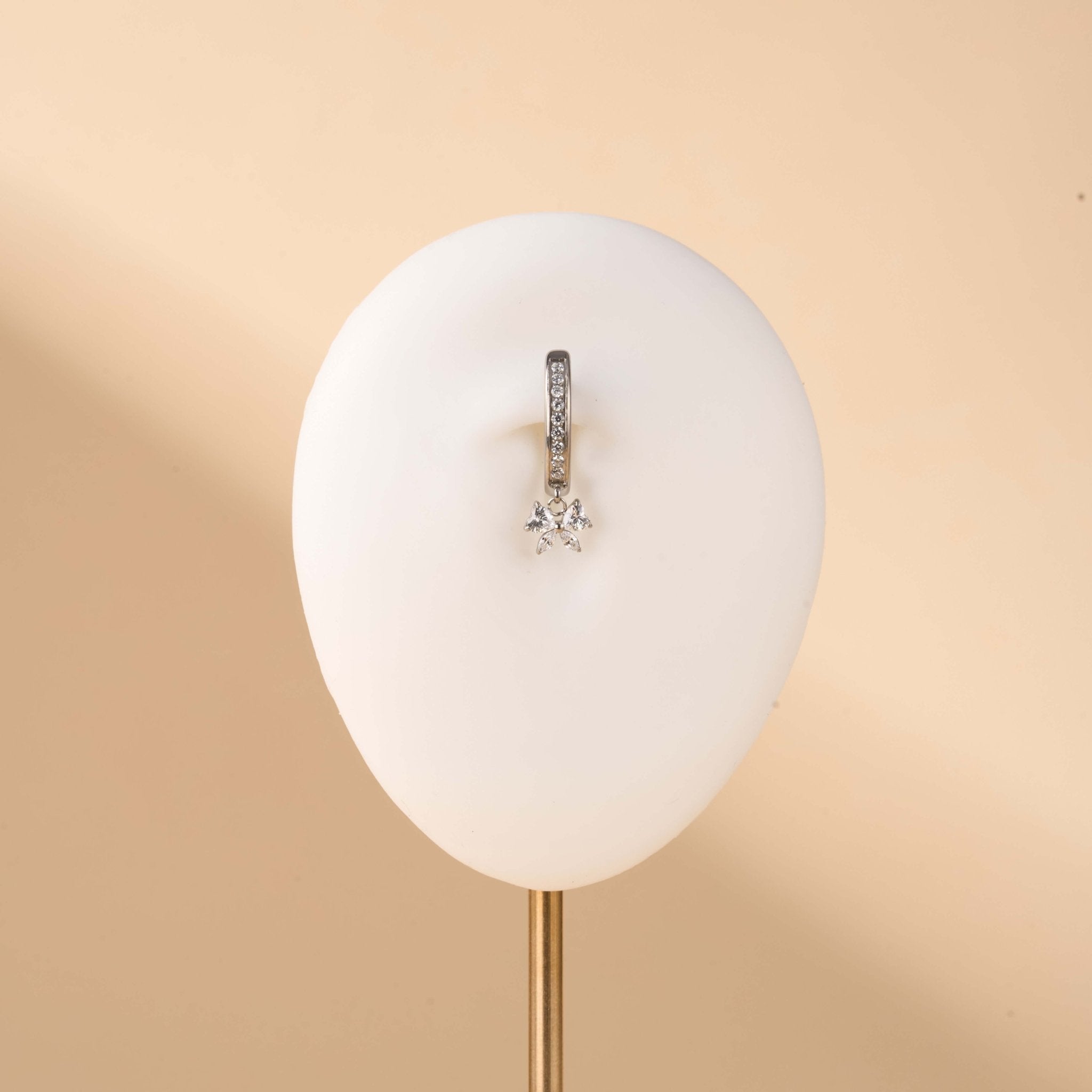 Piercing ombelico cerchietto con fiocco bianco in argento - NovaNavel