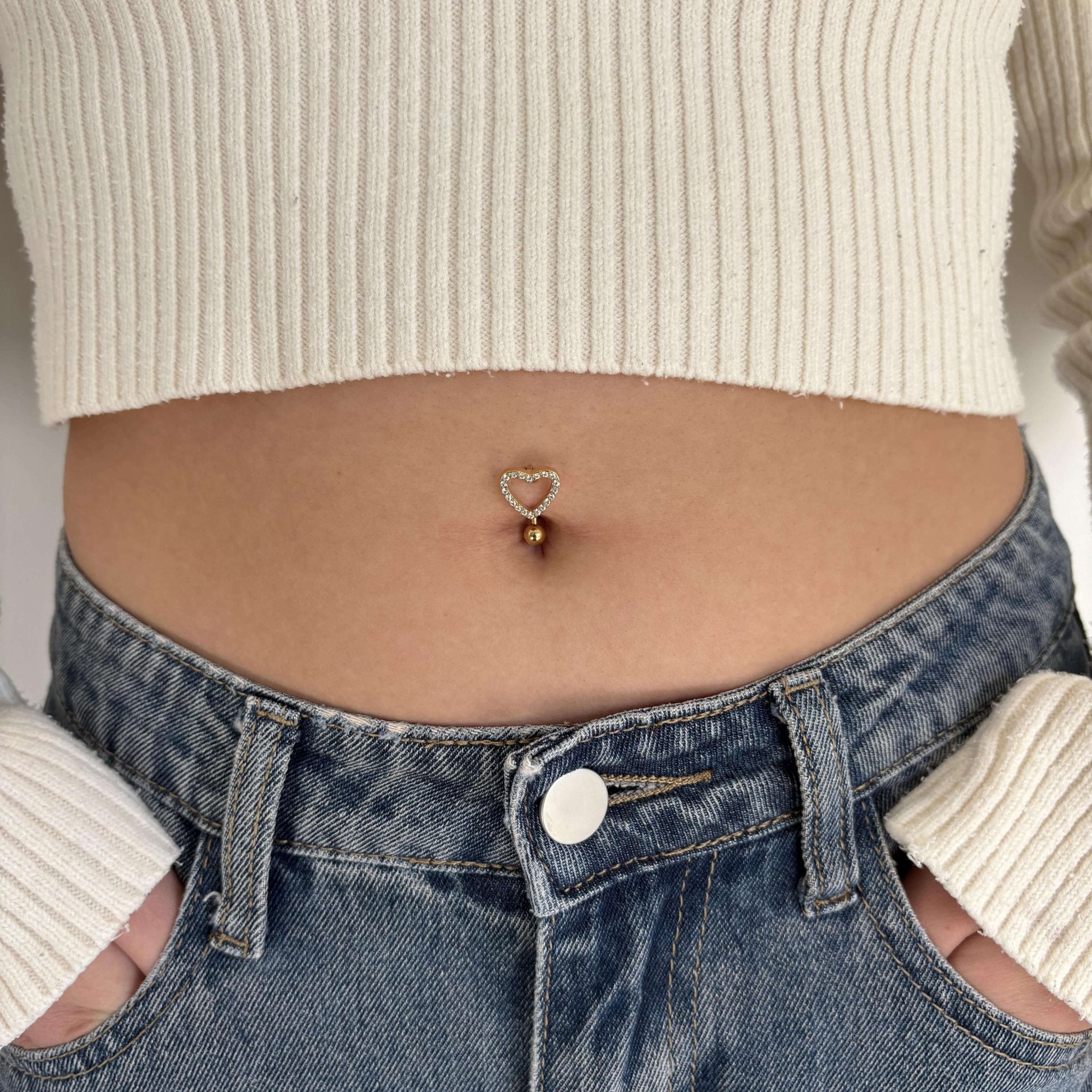 Piercing ombelico floating con piccolo cuore regolabile in oro - NovaNavel