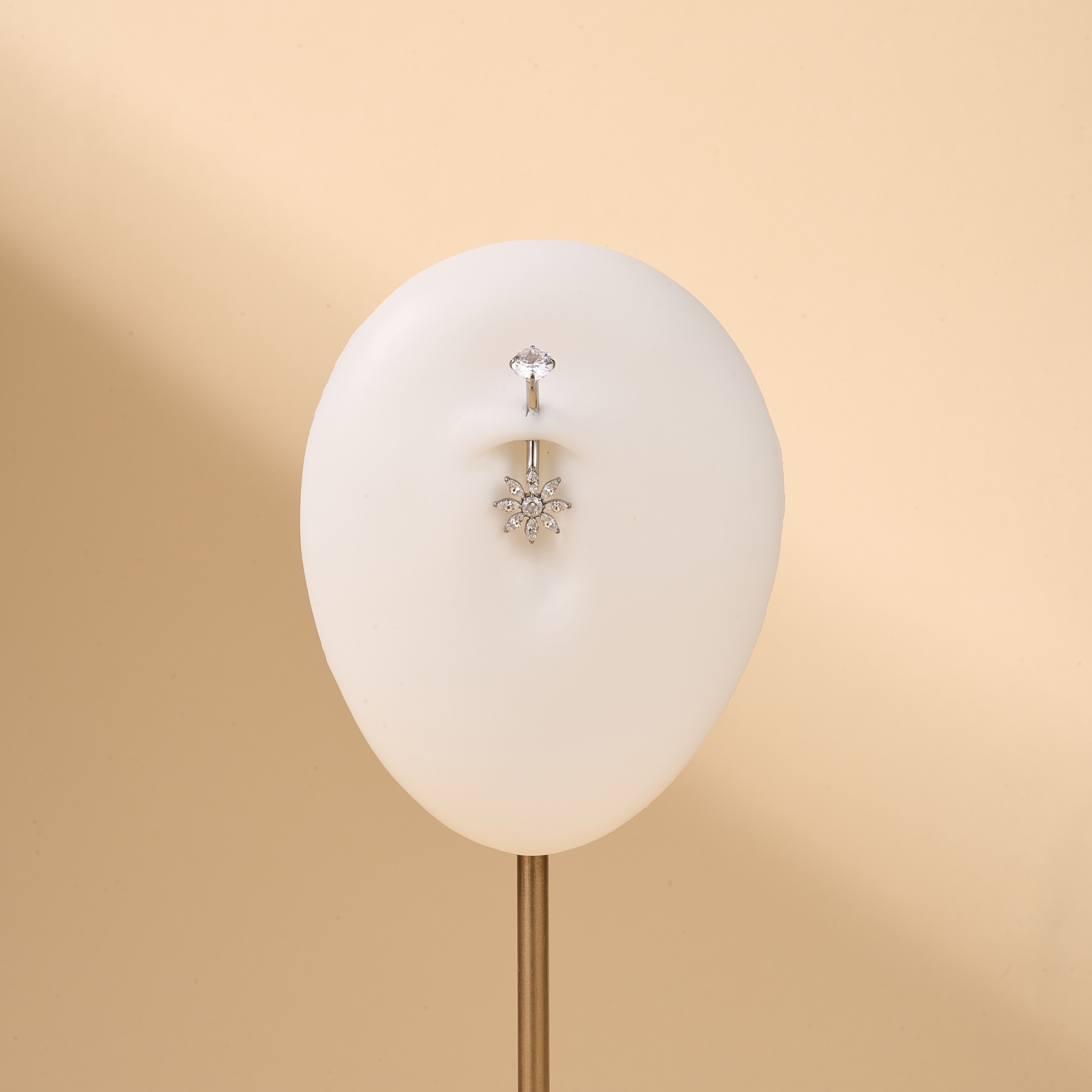 Piercing ombelico margherita bianca in argento - NovaNavel